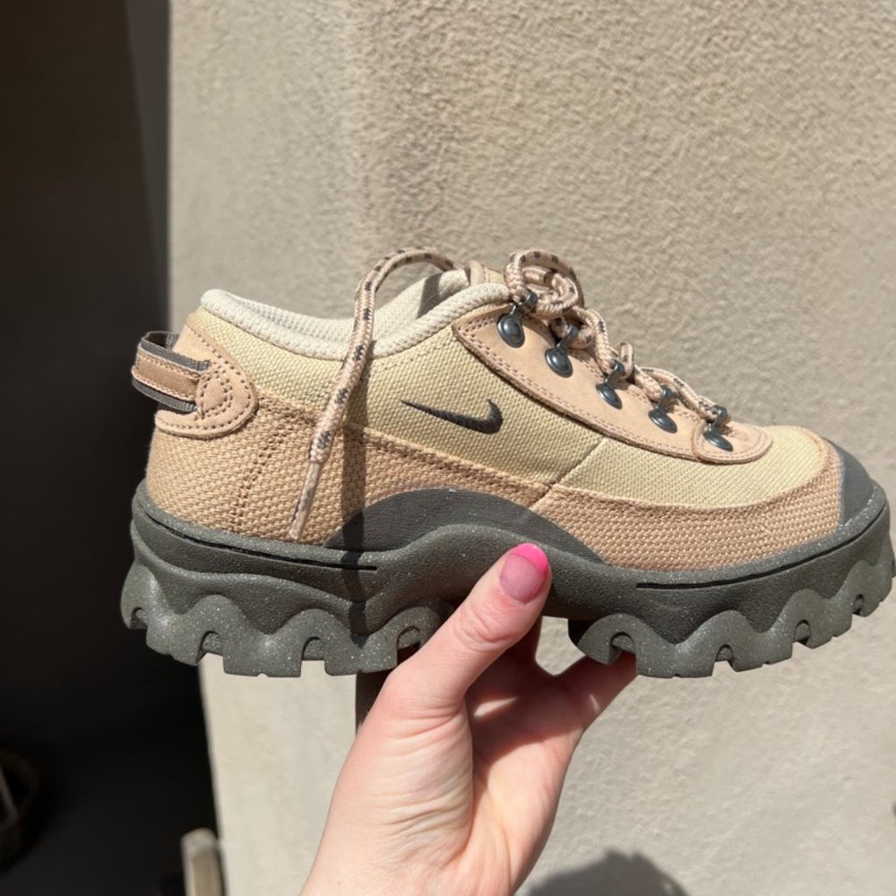 NEW Women's Nike Lahar Low Canvas Sneakers